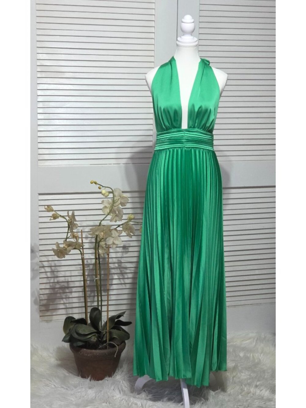 NWT Dixie Women's Green Satin Halter Pleated Skirt Tie-Back Maxi Dress Sz M 3866